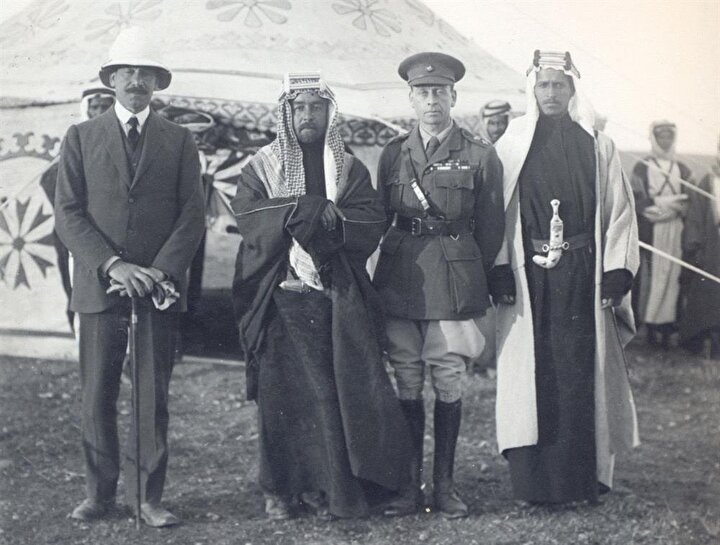Nisan 1921'de kurulan Mavera-i Ürdün'ün başına Haşimi ailesinden Abdullah bin Hüseyin (Sol 2) getirilmişti.
