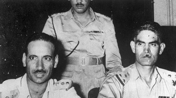 General Abdulkerim Kasım (Sağda) ve Albay Abdusselam Arif.