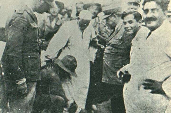 Ömer Muhtar'ın İtalyanlar tarafından tutsak alındıktan sonraki bir fotoğrafı.