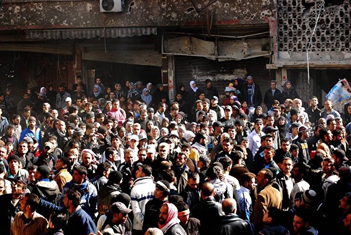 Yermük, yaklaşık iki yıllık kuşatmanın ardından Esed güçlerince ele geçirildi ve Filistinli mülteciler bir kez daha yerlerinden edildi. (Fotoğraf: Niraz Said)