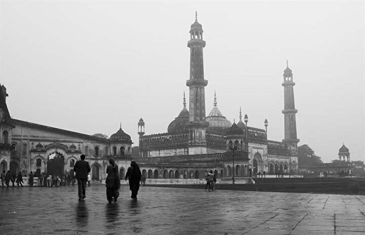 Bara İmambara, Lucknow'un en çok ziyaret edilen yeri durumunda.