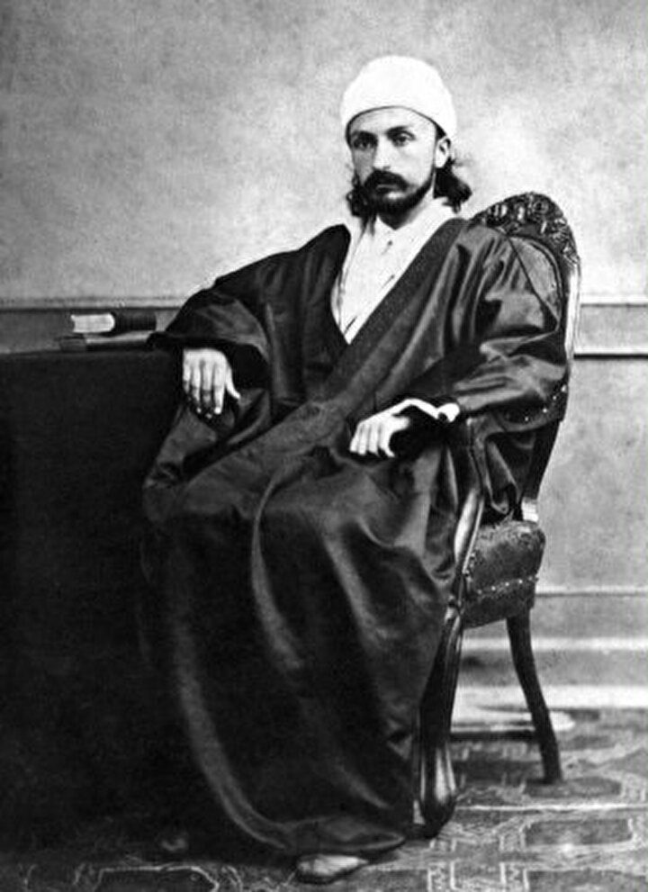 Abdulbahâ ile bir geçiş dönemi yaşayan Bahâîlik, onun oğlu Şevki Efendi döneminde modern bir din olarak yeniden kurgulandı.