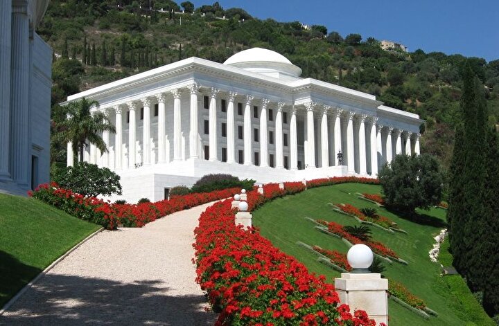 İsrail'in Hayfa kentinde bulunan ''Yüce Adalet Evi'', Bahâîliğin yönetim merkezidir.