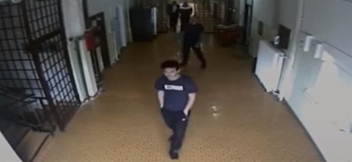 Hapishane kameralarına yansıyan görüntülerimden biri.