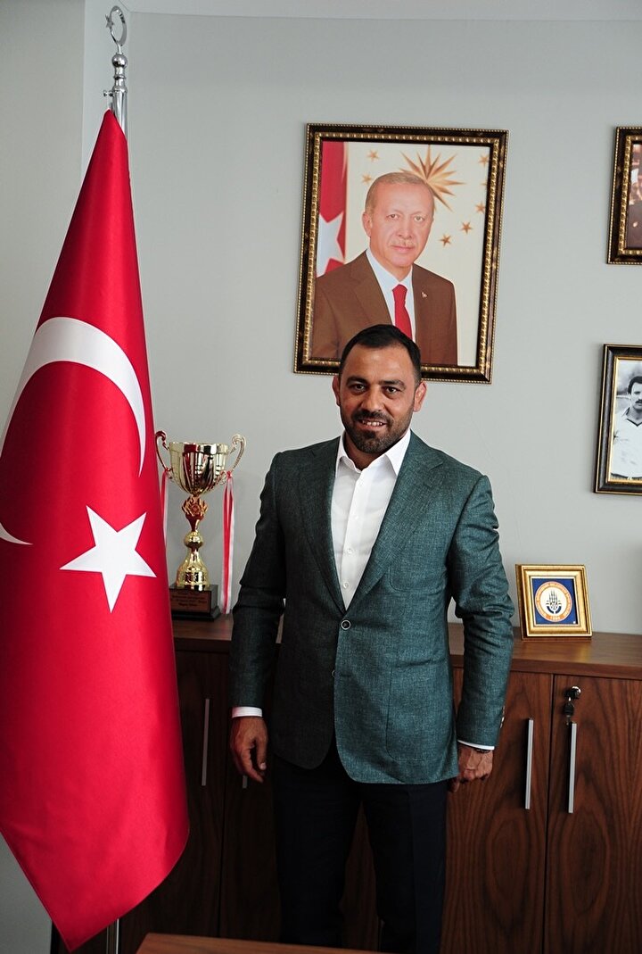 Cumhurbaşkanı Recep Tayyip Erdoğan tarafından Gençlik ve Spor Bakanlığı yardımcılığına efsane güreşçi Hamza Yerlikaya atandı.