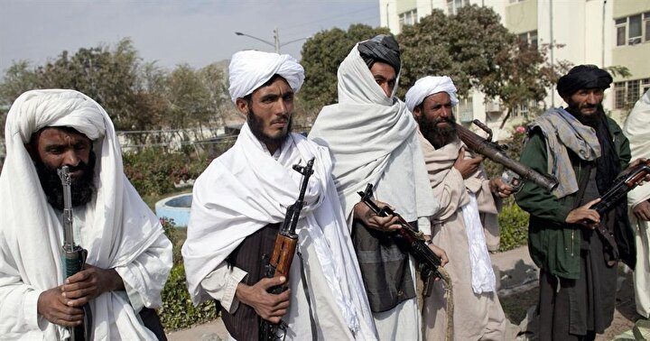 Taliban kelimesi ''öğrenciler'' anlamına gelse de, hareket kısa zaman içinde silahlı bir örgüte dönüşmüştü.