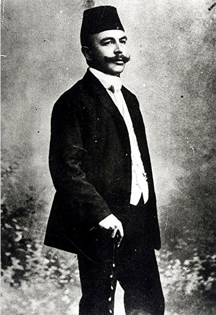 Bir dönem Boşnak gençlerin oluşumuna ismi verilen Mirza Safvet.