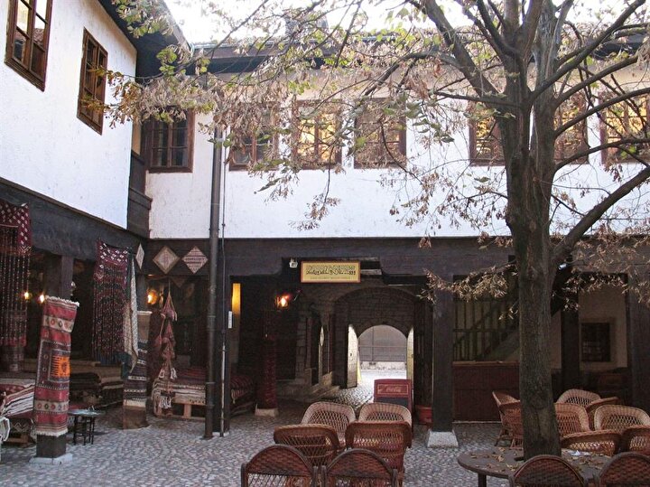 Genç Müslümanlar teşkilatının merkezi konumundaki Moriça Han, Saraybosna'da bulunuyor.