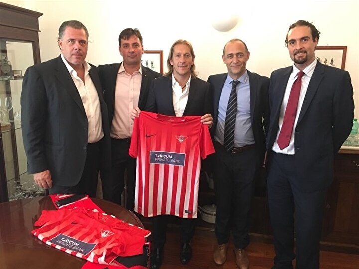 Gilbraltar United'ın ortakları arasında Real Madrid efsanesi Michel Salgado da bulunuyor.