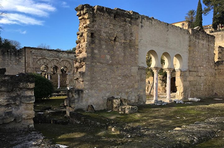 Onca yıkıma ve barbarlığa rağmen, bugünkü kalıntılar bile Endülüs'ün ihtişamı hakkında çok şey söylüyor.