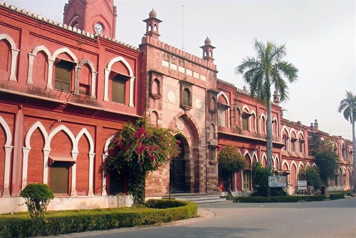 Aligarh Muslim University, günümüzde Hindistan’ın en köklü ve seçkin eğitim kurumlarından biri.