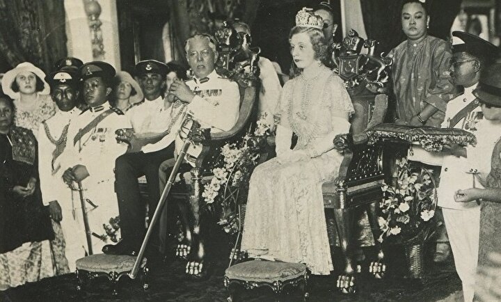 Sultan İbrahim'in Helen Bartholomew Wilson adlı bir İngiliz kadınla evlenmesi ve onu