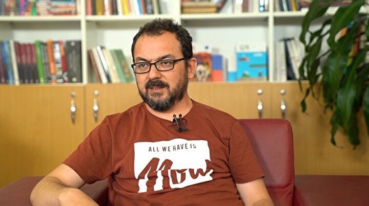 Bir yazınızda “Mutlu insanlar erken kalkmayı becerebilir, mutsuz insanlar beceremez” diyorsunuz. Güray Süngü saat kaçta kalkar, günü nasıl geçer?