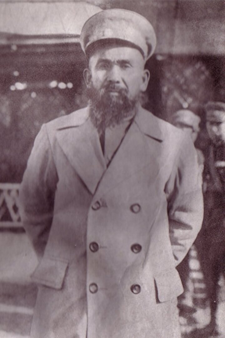 Yeni cumhuriyetin cumhurbaşkanlığına getirilen Hoca Niyaz Hacı.