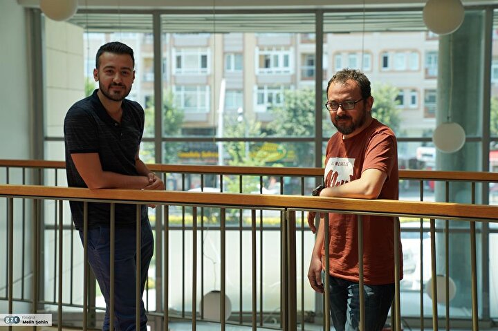 Muhayyel dergisinin yayın yönetmenliğini sürdürmektedir.