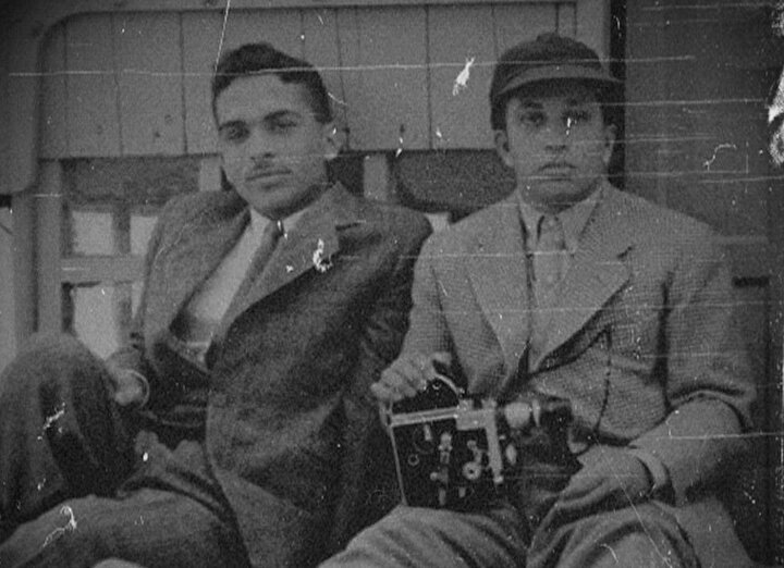 İyi bir arkadaşlık ilişkisi kuran Hüseyin (Solda) ve Faysal'ın (Sağda) dedeleri kardeşti.