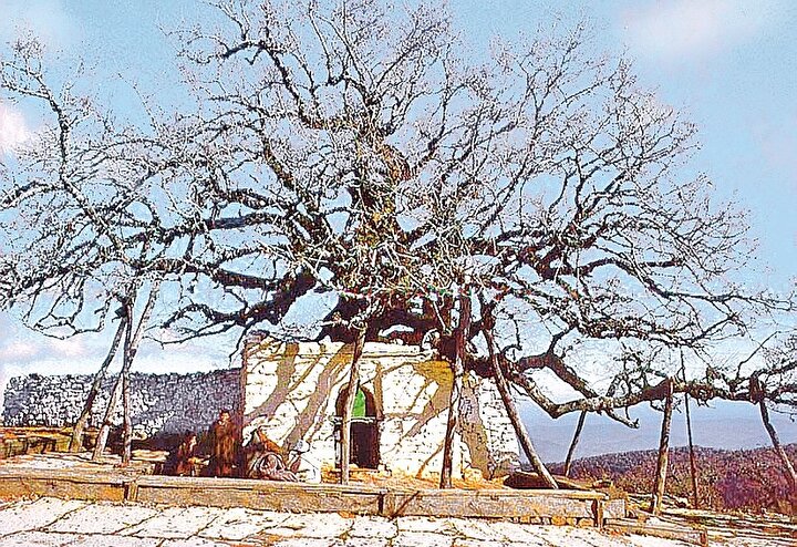 Ebü’l-Hasan eş-Şâzelî'nin şeyhi Abdüsselâm b. Meşîş’in türbesi.