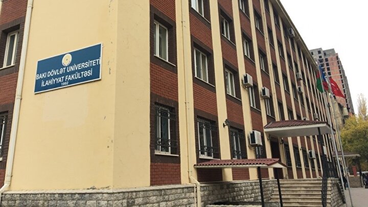 Bakü'deki İlahiyat Fakültesi, din eğitimi alanında büyük bir boşluğu dolduruyor.