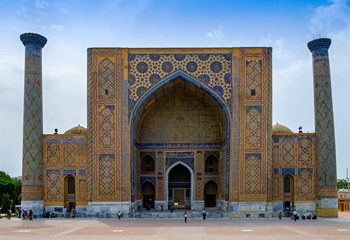 Timur'un torunu ve imparatorluğun 4. hükümdarı Uluğ Bey tarafından yaptırılan medrese, banisinin ismiyle anılıyor. (Shutterstock)