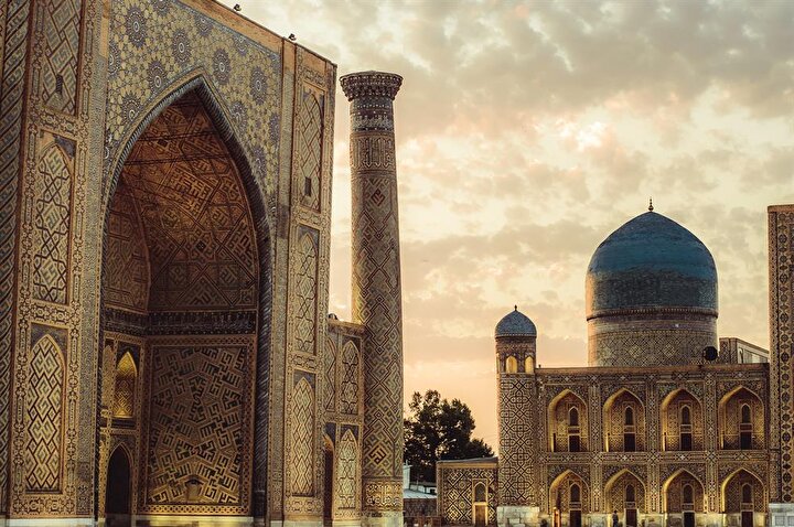 15. asrın başlarında ilim faaliyetlerine başlanan medrese, Timurlu mimarisinin en nadide örneklerinden biri. (Shutterstock)