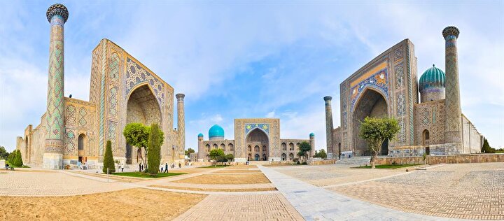 Semerkand'a dair az çok fikri olan herkesin, şehrin ismini duyduğunda zihninde canlanacak manzara aynıdır: Registan Meydanı (Shutterstock)