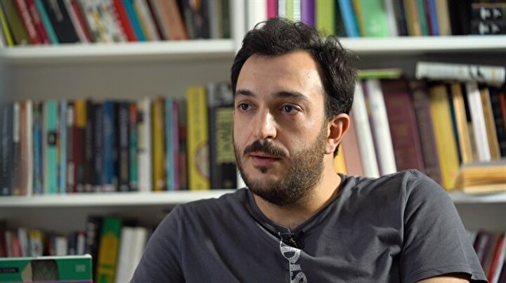 Cins Dergisindeki bir yazınızda “Evet, ömrümüz onu sevmekle nihayet ‘bulacak.’ Ancak, O’nu ‘bulmanın yolu da nihayetinde O’nu sevmekten başka bir şey değildir.” diyorsunuz. O'nu nasıl bulabiliriz?