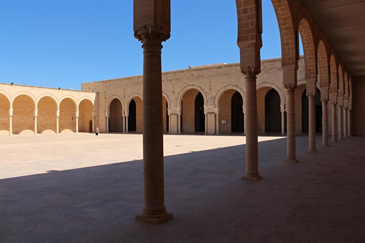 Mehdiyye Ulu Camii avlusu...