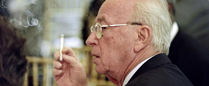 Yitzhak Rabin, Filistinlilere karşı acımasız savaşı nedeniyle ''Kemik kıran Rabin'' olarak anılıyordu.