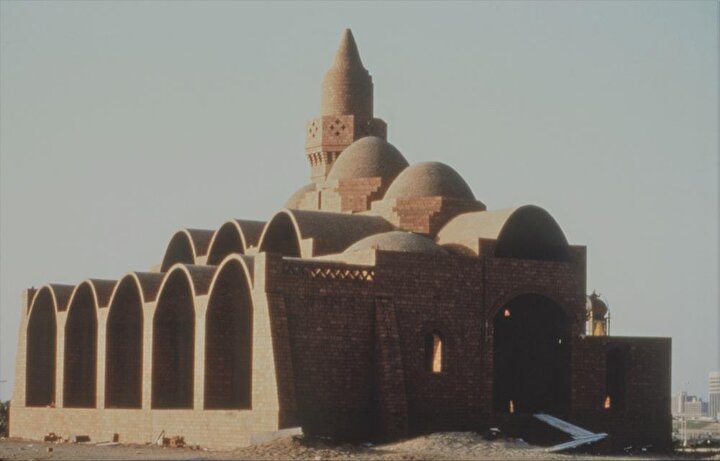 Rüveys Camii, el Vekil'in modern ve geleneğin birleşmesinden oluşan tarzını en iyi yansıtan eseriydi.