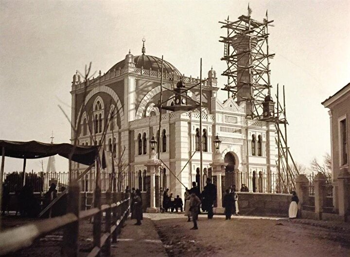 Hamidiye Camii'nin halk arasındaki diğer ismi ''Dönmeler Camii'' idi.