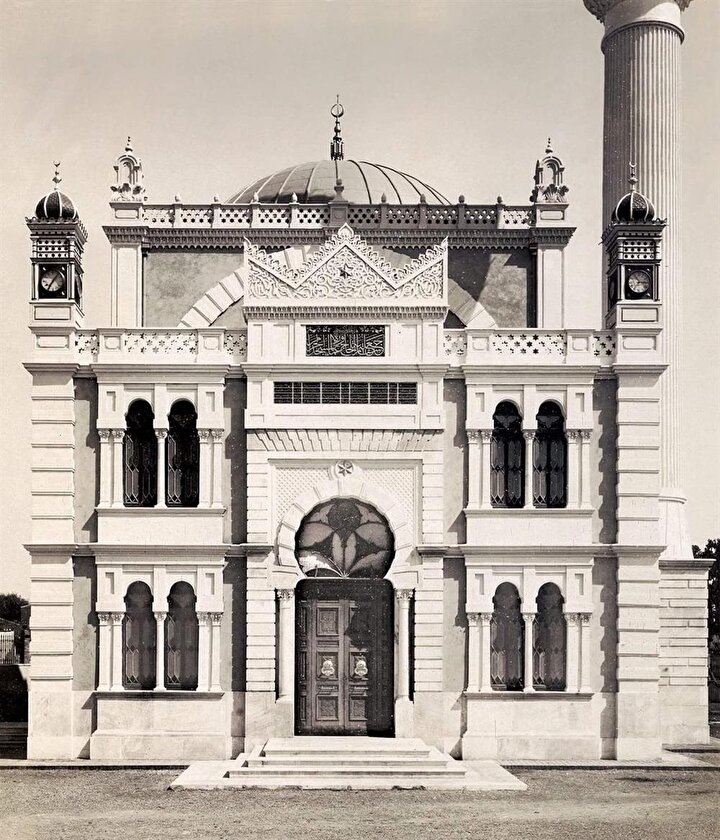 Hamidiye Camii, ön cepheden...