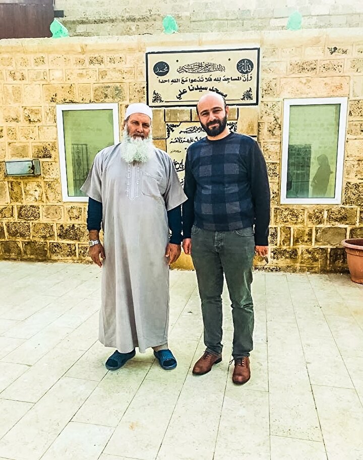 Mescitte imamlık vazifesini Şeyh Bilal yürütmektedir.