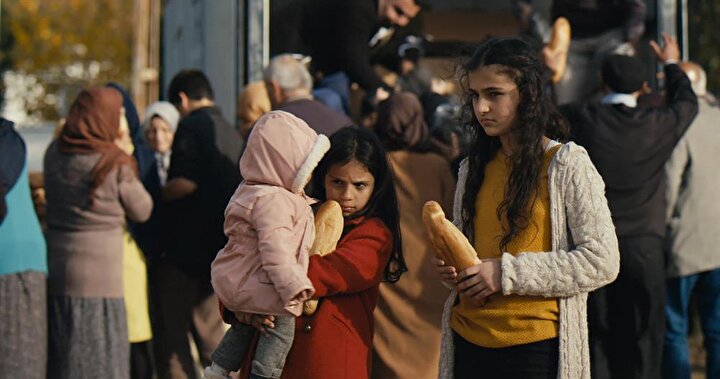 Misafir, akrabalarını Suriye’deki savaşta kaybeden Lina'nın (Rawan Iskeif) hikayesini anlatıyor.
