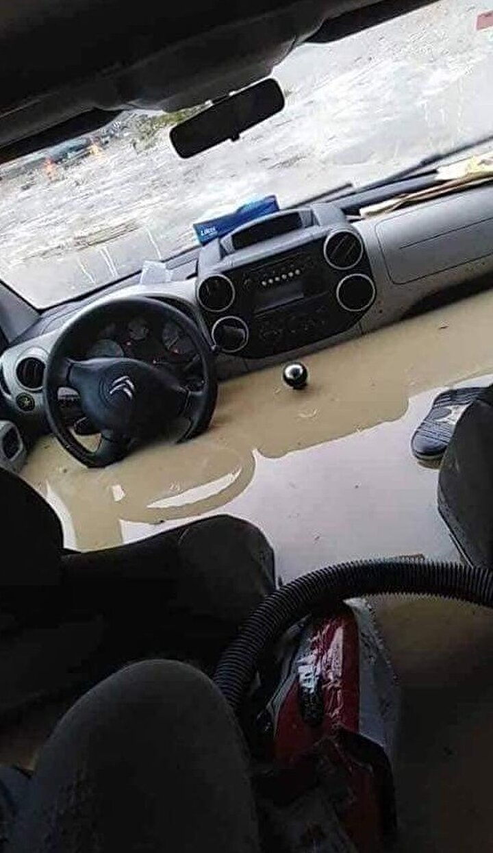 Vatandaşlar, yaşanan sellerden sonra, altyapı yetersizliğinden dolayı hükümeti suçladı.