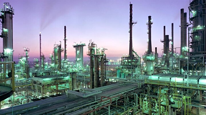 Yaptırımların ardından İran ile ticari ilişkilerini askıya alan şirketler dolayısıyla İran'ın petrol ihracında büyük bir düşüş yaşandı.