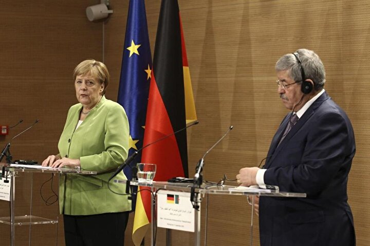 Merkel ve Uyahya'nın düzenlediği ortak basın toplantısında da benzer bir dil krizi yaşanmıştı.