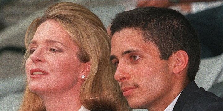 Prens Hamza ve annesi Kraliçe Nur.