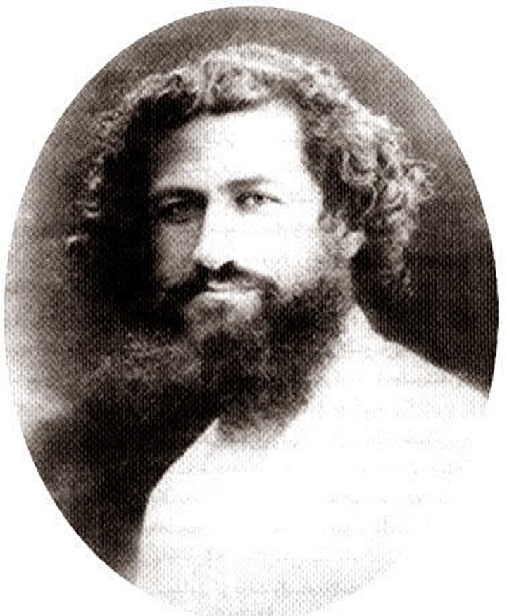 Mirza Koçak Han'ın gençlik yıllarından bir portresi.