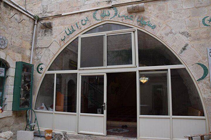 Ömer Bin Hattab Camii, vakit namazlarında ibadete açıktır.