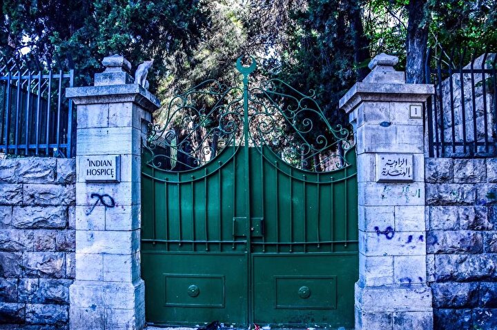 Zâviye, Bâb-ı Sahire'nin iç kısmındadır.