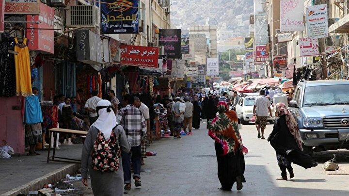 Aden sokaklarında, savaşın yarattığı karmaşayı görmek mümkün.