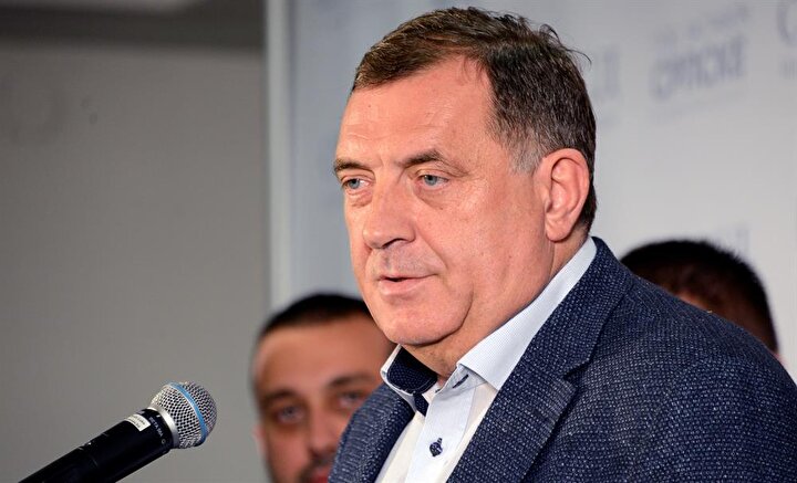 Resmi olmayan sonuçlara göre rakiplerinden önde olan Sırp aday Milorad Dodik, sık sık ayrılıkçı söylemleri ile dikkat çekiyor.