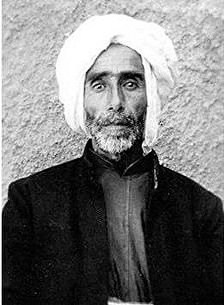 Hacı Baba Şeyh, Mahabad Cumhuriyeti Başbakanı olarak görev yapıyordu.