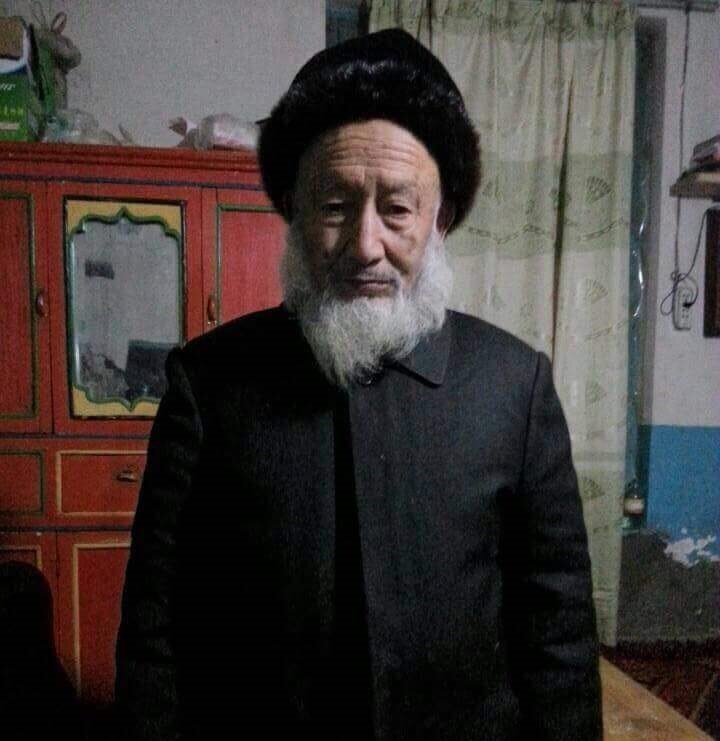 Abdulehat Berat Mahsum, Doğu Türkistan'ın en önemli âlimlerindendi.