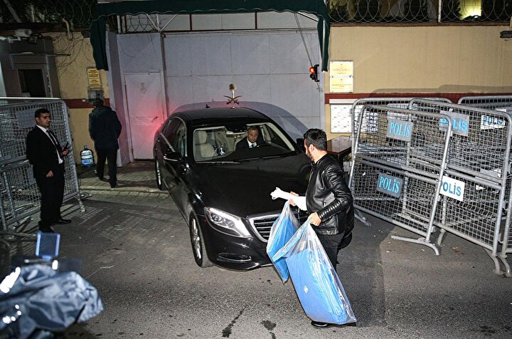 Başkonsolosluk konutunda incelemeler devam ederken, saat 19.30'da başkonsolosluk binasına da olay yeri inceleme ekipleri geldi.