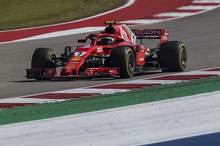 Raikkonen virajı dönerken.