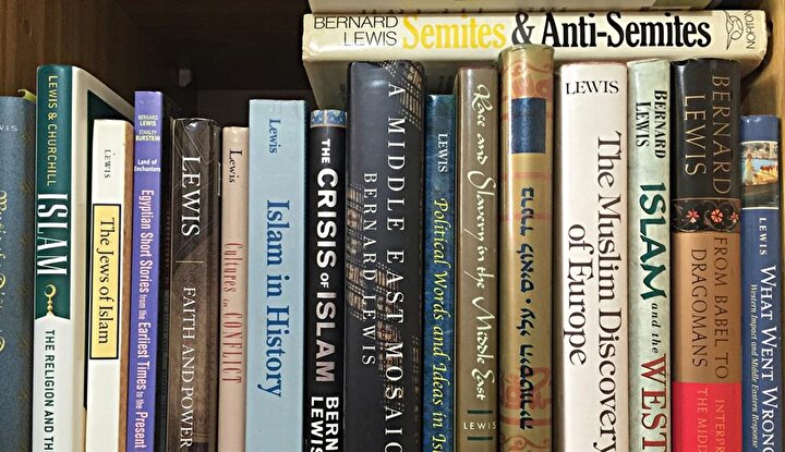 Bernard Lewis kitaplığından bir bölüm.