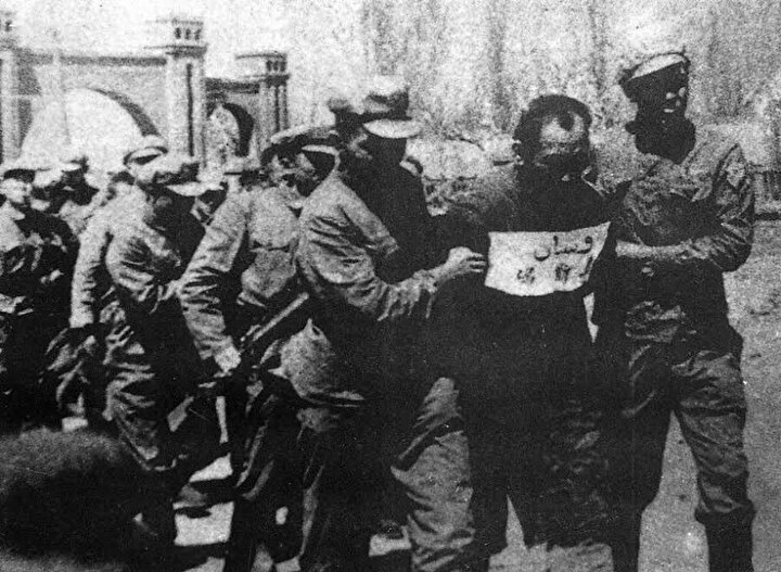 Osman Batur 1951 yılında idama götürülerken.