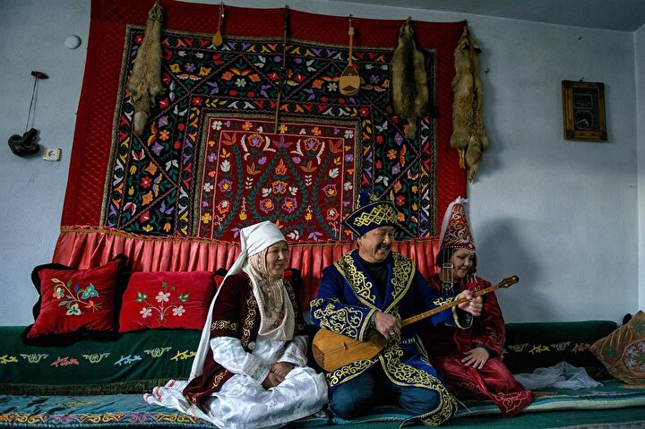 1955 yılında Niğde'nin Ulukışla İlçesine bağlı Altayköyü'ne yerleşmiş olan Doğu Türkistan'lı Kazaklar gelenek ve kültürlerini korumaya devam ediyorlar. (Fotoğraf: Ali Gümüş)