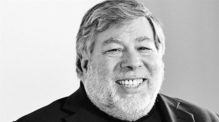 Her ne kadar Steve Jobs Apple'ın en önemli simgelerinden biri olsa da Steve Wozniak'ın şirkete kazandırdıkları da çok büyük.